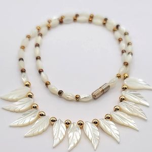 Vintage Feathers carved gold and white color beads necklace